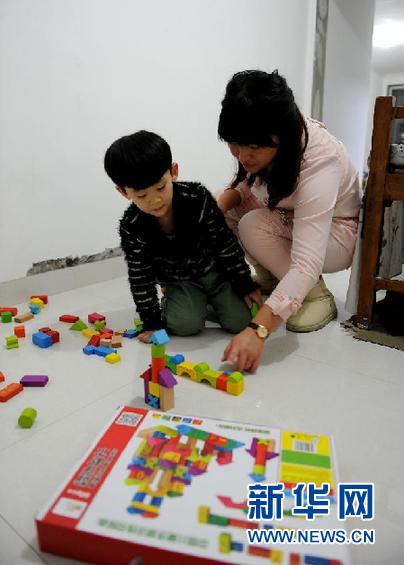 李克强所看望光屁股小孩家迁入新居