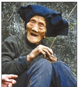 广西巴马因长寿闻名涌入大量养生者 环境被污