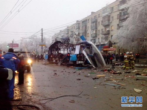 这是12月30日在俄罗斯南部城市伏尔加格勒拍摄的无轨电车爆炸现场。