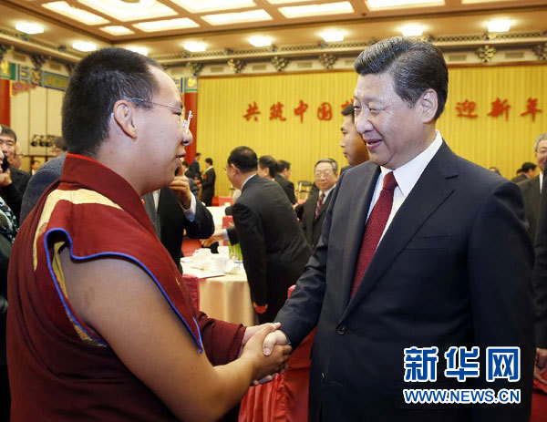    12月31日，全国政协在北京举行新年茶话会。中共中央总书记、国家主席、中央军委主席习近平在茶话会上同与会人士亲切交谈。新华社记者 鞠鹏 摄