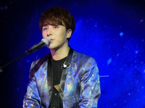 曹轩宾发片常石磊助阵 获赠增高鞋垫_综艺_央