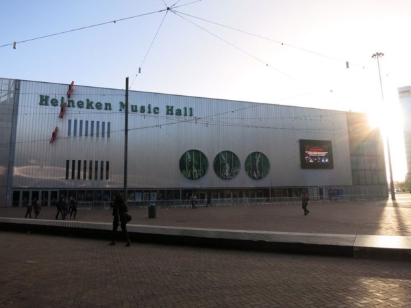 五月天阿姆斯特丹开唱 吸引大批外国歌迷_综艺