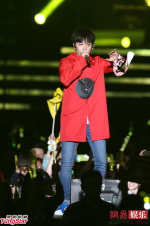 FTISLAND第五度台湾开唱 主唱李洪基自嘲变胖