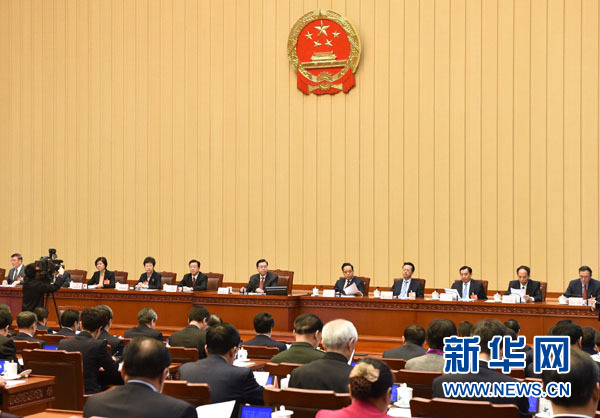 3月9日，十二届全国人大二次会议主席团在北京人民大会堂举行第二次会议。主席团常务主席张德江主持会议。记者 李学仁 摄