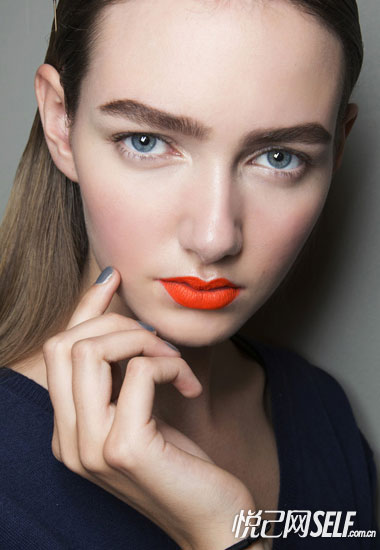 五招教你选对彩妆颜色 完美显肤白_时尚台_央