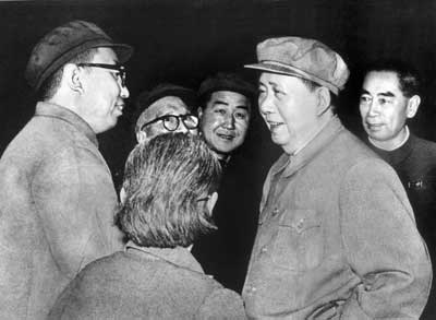 1968年10月1日,毛泽东、周恩来与华国锋在天
