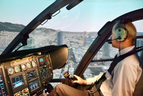 日本神户机场首次引进直升机飞行模拟器