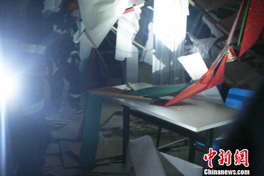 杭州一建筑工地简易工棚深夜坍塌多名工人受伤