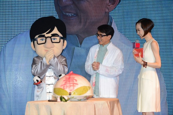 成龙邀请赵本山到香港开<em>二人转</em>舞台_综艺_央