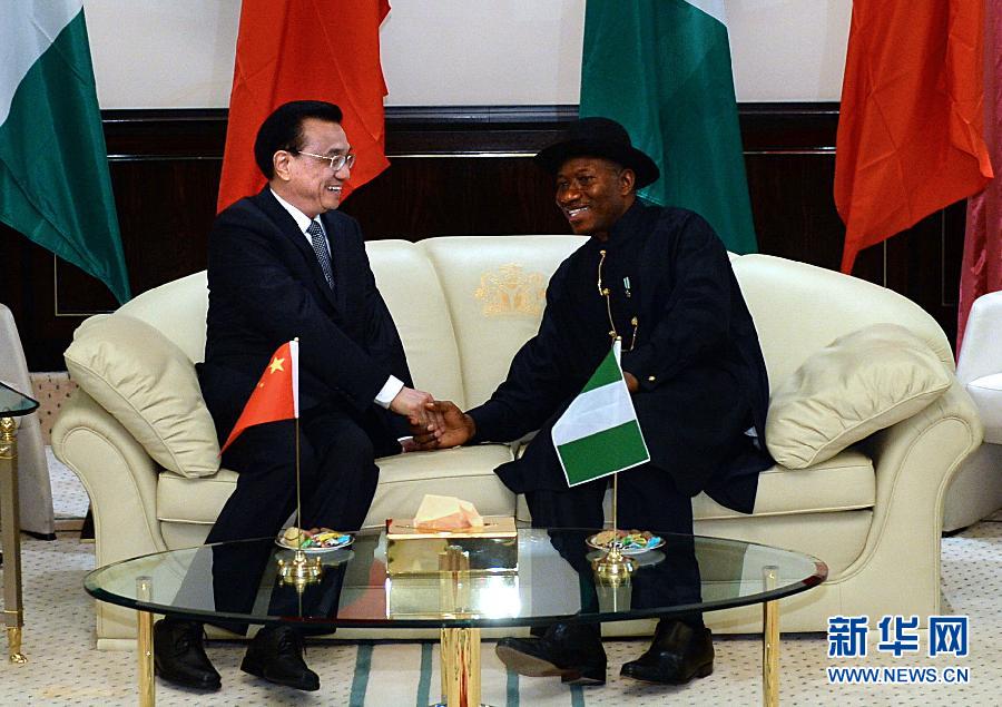 5月7日，中国国务院总理李克强在阿布贾同尼日利亚总统乔纳森举行会谈。记者 李涛 摄