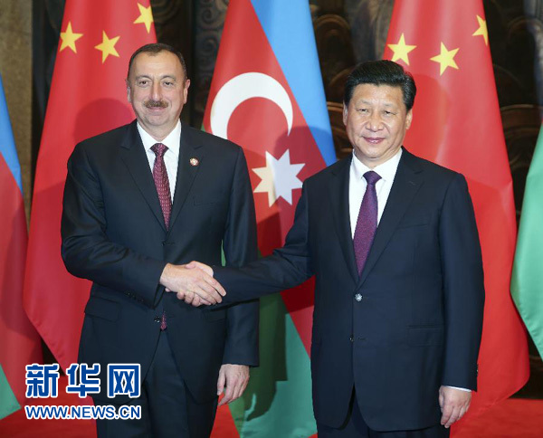 5月20日，国家主席习近平在上海会见阿塞拜疆总统阿利耶夫。新华社记者 兰红光 摄
