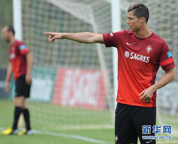 Cristiano Ronaldo se une a selección nacional en Portugal para entrenamientos