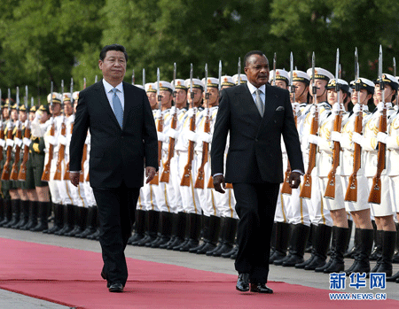 6月12日，国家主席习近平在北京人民大会堂同刚果共和国总统萨苏举行会谈。这是会谈前，习近平在人民大会堂东门外广场为萨苏举行欢迎仪式。记者 庞兴雷 摄