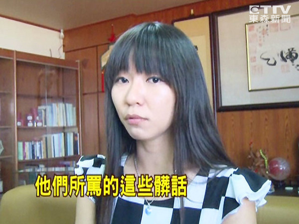 骂女<em>学生</em>贱人 台湾<em>美女老师</em>拒退让:大不了回家