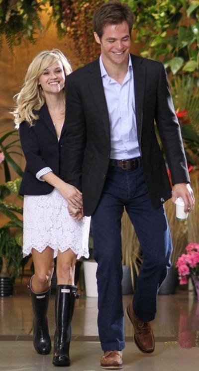 与曹格儿子JOE一起穿Hunter雨靴_品鉴频道_央