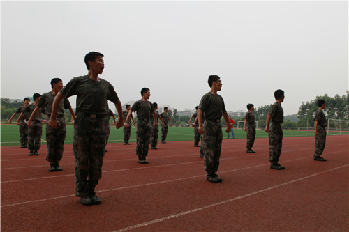 军事训练营现场图片