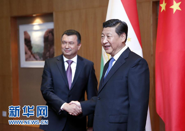  9月13日，国家主席习近平在杜尚别会见塔吉克斯坦总理拉苏尔佐达。新华社记者鞠鹏摄