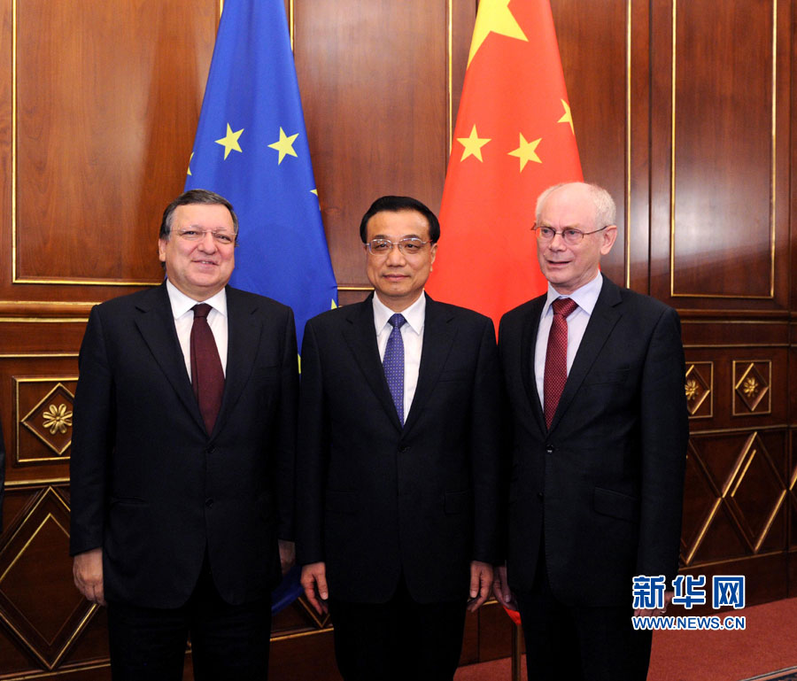 　　10月15日，中国国务院总理李克强在米兰同欧洲理事会主席范龙佩和欧盟委员会主席巴罗佐举行会晤。新华社记者 饶爱民 摄