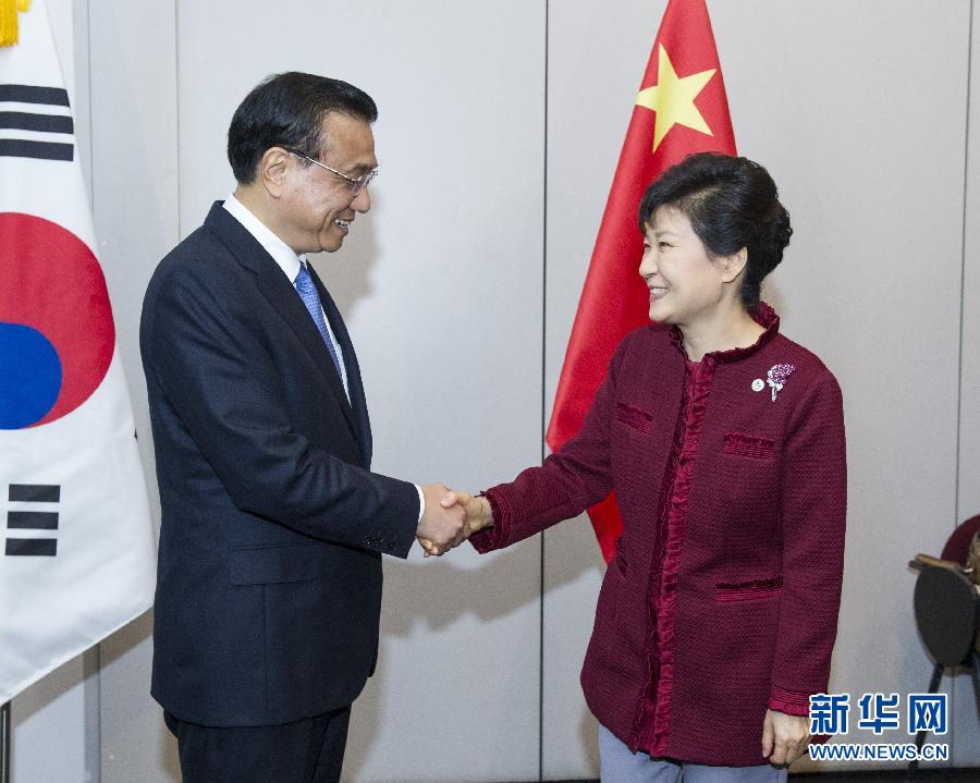　　10月16日，中国国务院总理李克强在米兰会见韩国总统朴槿惠。新华社记者 王晔 摄
