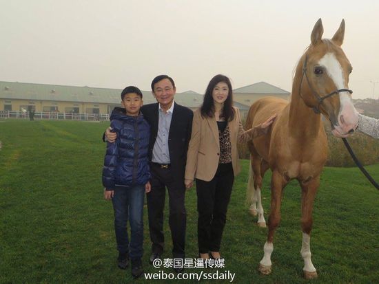 泰国前总理英拉携儿子雾霾中游北京