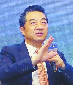 海军少将张召忠在厦门纵论时事 自曝月工资1万