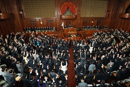 安倍宣布解散众议院美媒解读日本众议院选举