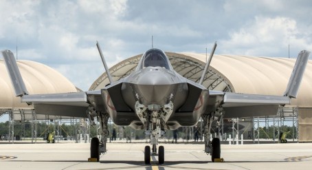 资料图：美海军F-35C型舰载机