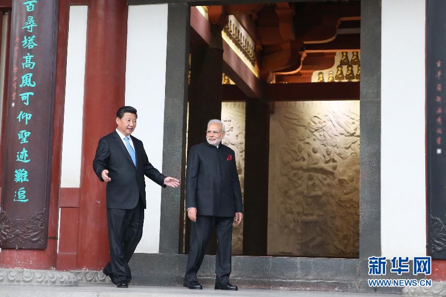 　　5月14日，国家主席习近平在同印度总理莫迪举行正式会见后，在西安参观大慈恩寺。新华社记者 兰红光 摄
