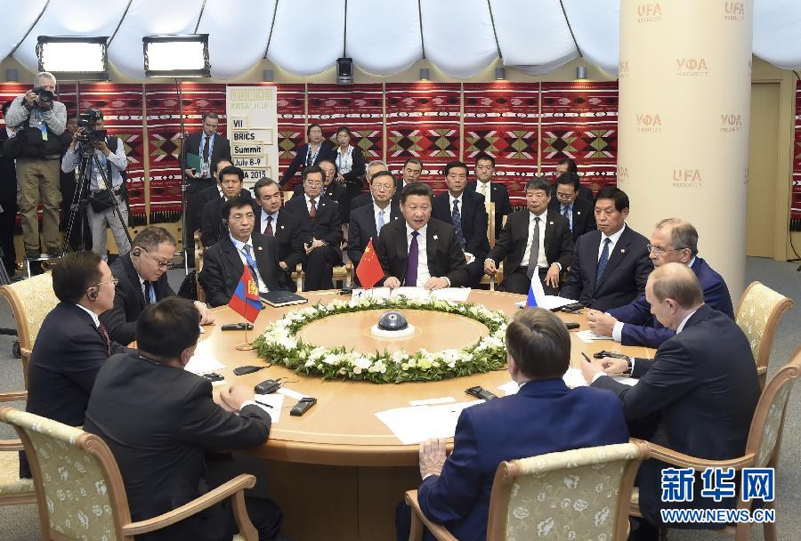　　7月9日，国家主席习近平在乌法同俄罗斯总统普京、蒙古国总统额勒贝格道尔吉举行中俄蒙元首第二次会晤。新华社记者 张铎 摄