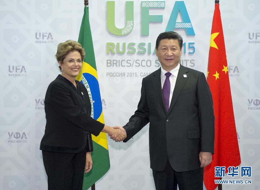 　　7月9日，国家主席习近平在俄罗斯乌法会见巴西总统罗塞夫。新华社记者 谢环驰 摄