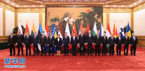 　　11月26日，国家主席习近平在北京人民大会堂集体会见来华出席第四次中国－中东欧国家领导人会晤的中东欧16国领导人。 新华社记者 庞兴雷摄