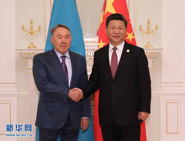 6月24日，国家主席习近平在塔什干会见哈萨克斯坦总统纳扎尔巴耶夫。 新华社记者 兰红光 摄 