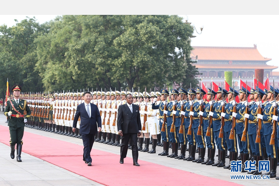 　　7月5日，国家主席习近平在北京人民大会堂同刚果共和国总统萨苏举行会谈。会谈前，习近平在人民大会堂东门外广场为萨苏举行欢迎仪式。新华社记者马占成摄