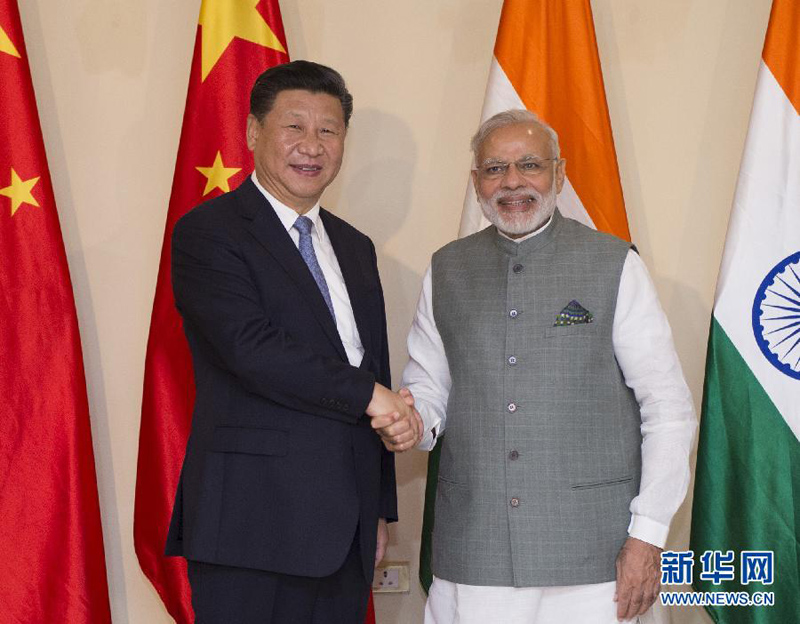 10月15日，国家主席习近平在印度果阿会见印度总理莫迪。