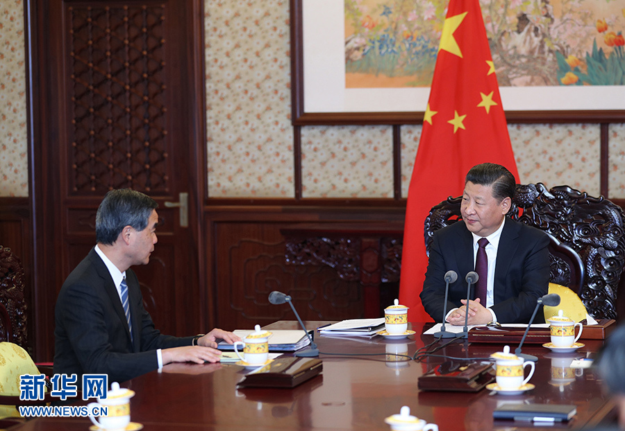 12月23日，国家主席习近平在中南海会见了来京述职的香港特别行政区行政长官梁振英。