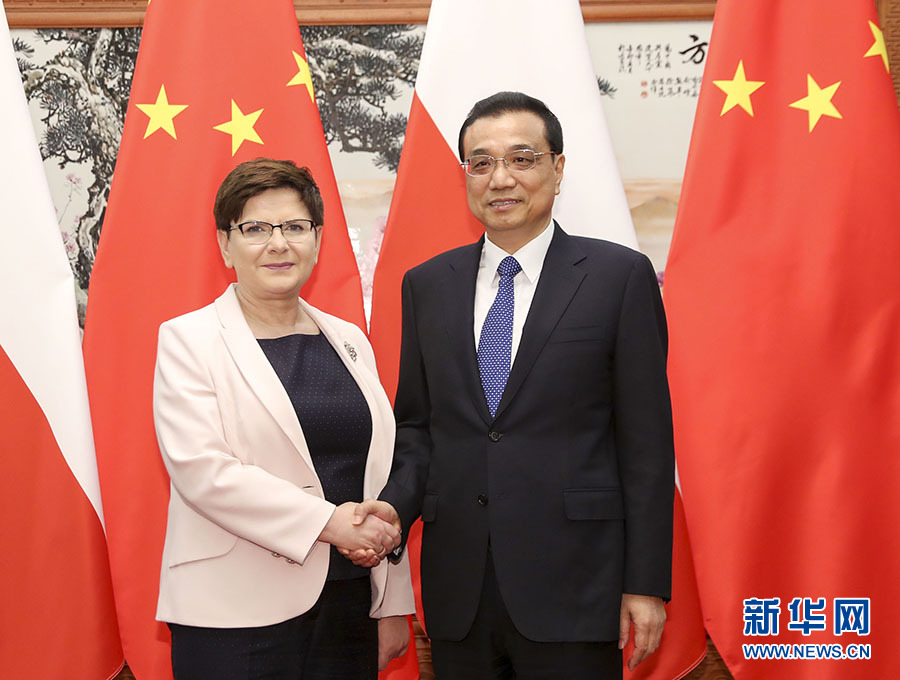 5月12日，国务院总理李克强在北京人民大会堂会见来华出席“一带一路”国际合作高峰论坛的波兰总理希德沃。