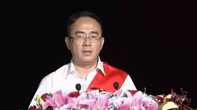　▲闽北日报主任记者黄旭辉作报告：《遗憾与无憾》
