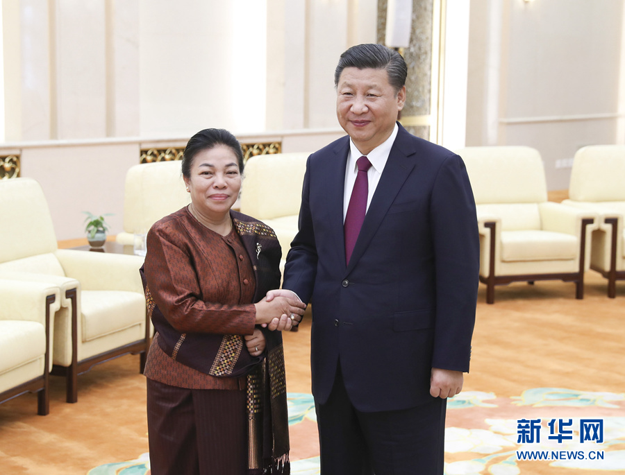 10月30日，中共中央总书记、国家主席习近平在北京人民大会堂会见老挝人民革命党中央总书记本扬特使、中联部部长顺通。