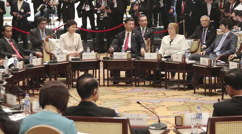 11月10日，国家主席习近平出席在越南岘港举行的亚太经合组织领导人与东盟领导人对话会。