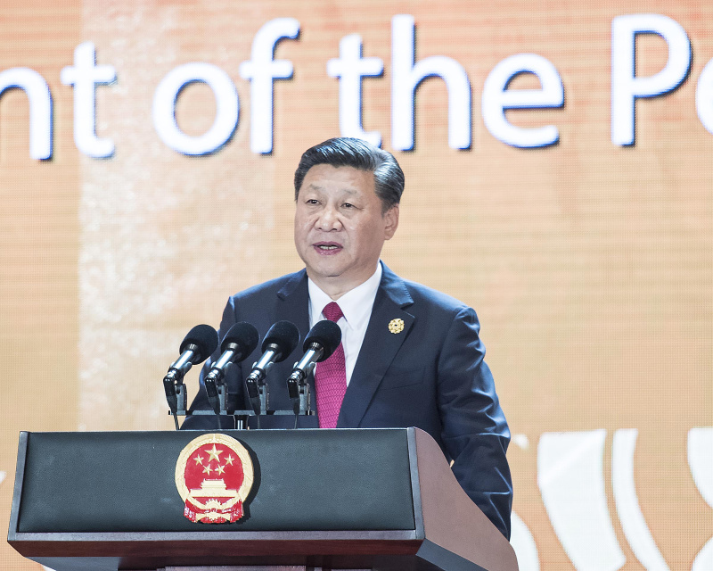11月10日，国家主席习近平应邀出席在越南岘港举行的亚太经合组织工商领导人峰会并发表题为《抓住世界经济转型机遇谋求亚太更大发展》的主旨演讲。