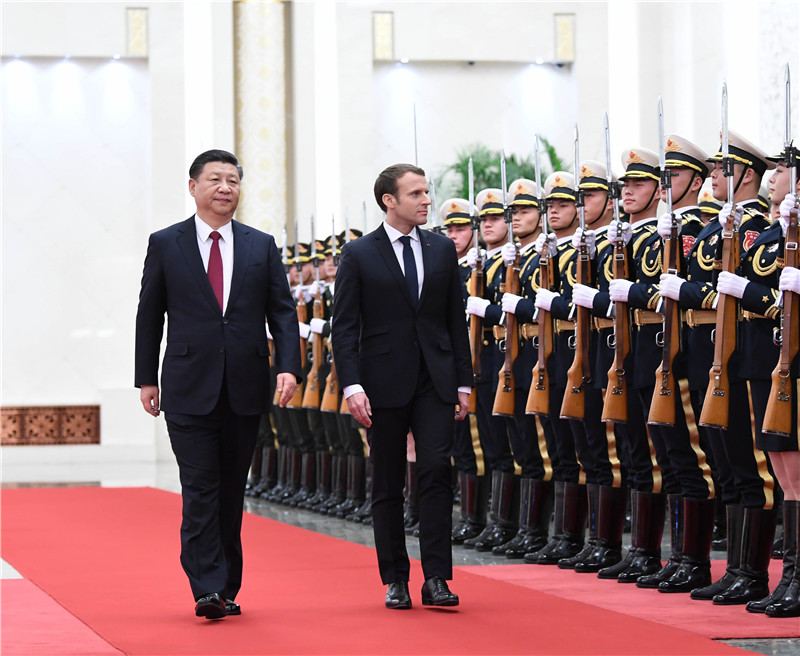 1月9日，国家主席习近平在北京人民大会堂同法国总统马克龙举行会谈。这是会谈前，习近平在人民大会堂北大厅为马克龙举行欢迎仪式。