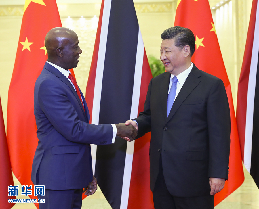 5月15日，国家主席习近平在北京人民大会堂会见特立尼达和多巴哥总理罗利。