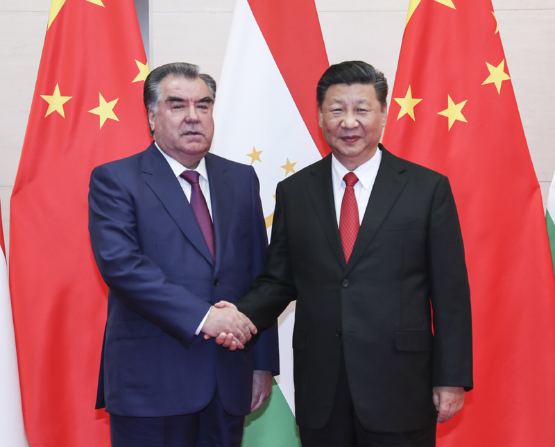 6月9日，国家主席习近平在青岛会见塔吉克斯坦总统拉赫蒙。