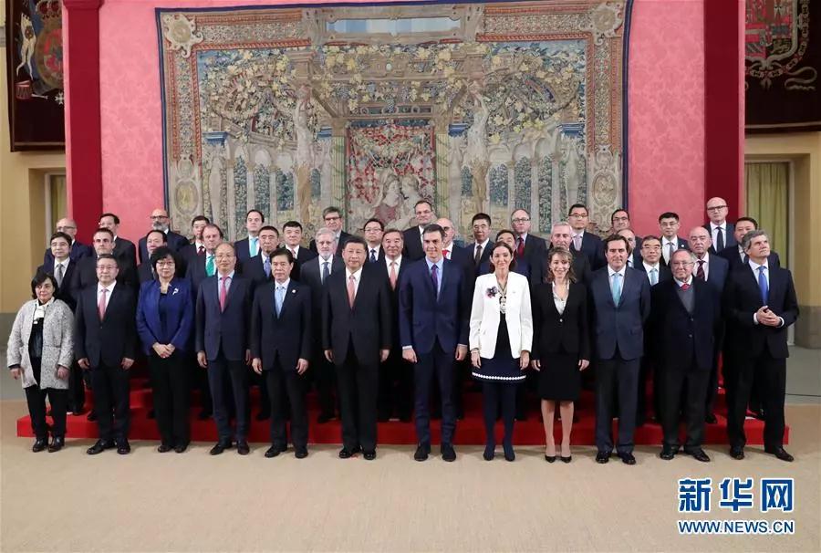 当地时间11月28日，国家主席习近平在马德里同西班牙首相桑切斯共同会见中西企业顾问委员会双方代表。