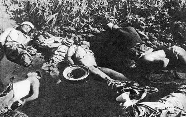 日军将失去战斗力之中国军人反绑双臂、集体杀戮后掷入水池中。池水被鲜血染红，此池中遗体达300余具。