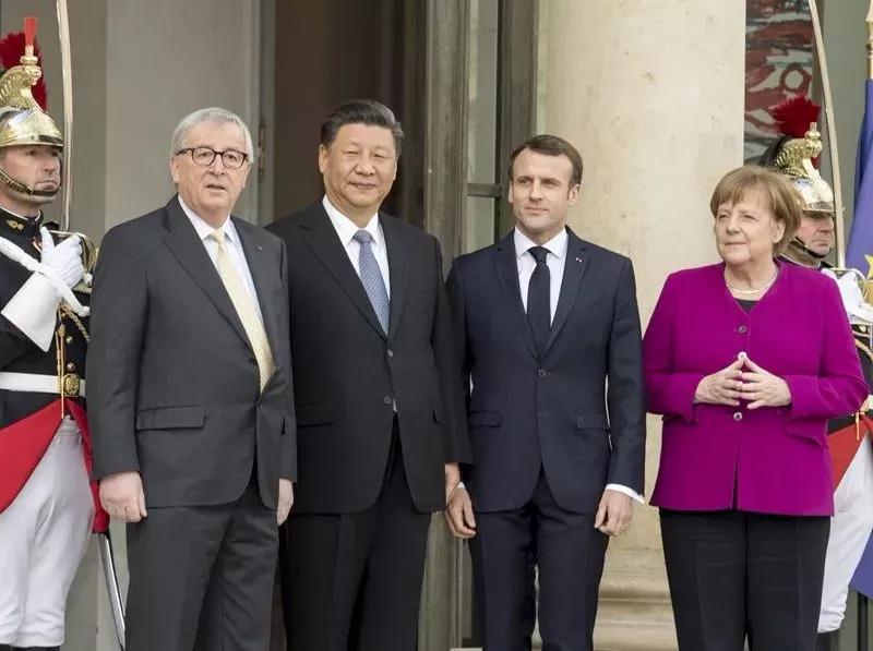26日，习近平主席在巴黎同出席中法全球治理论坛闭幕式的法国总统马克龙、德国总理默克尔和欧盟委员会主席容克举行会晤。