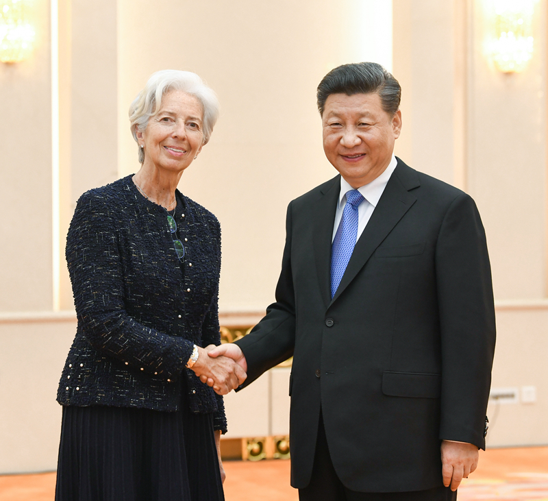 4月24日，国家主席习近平在北京人民大会堂会见国际货币基金组织总裁拉加德。