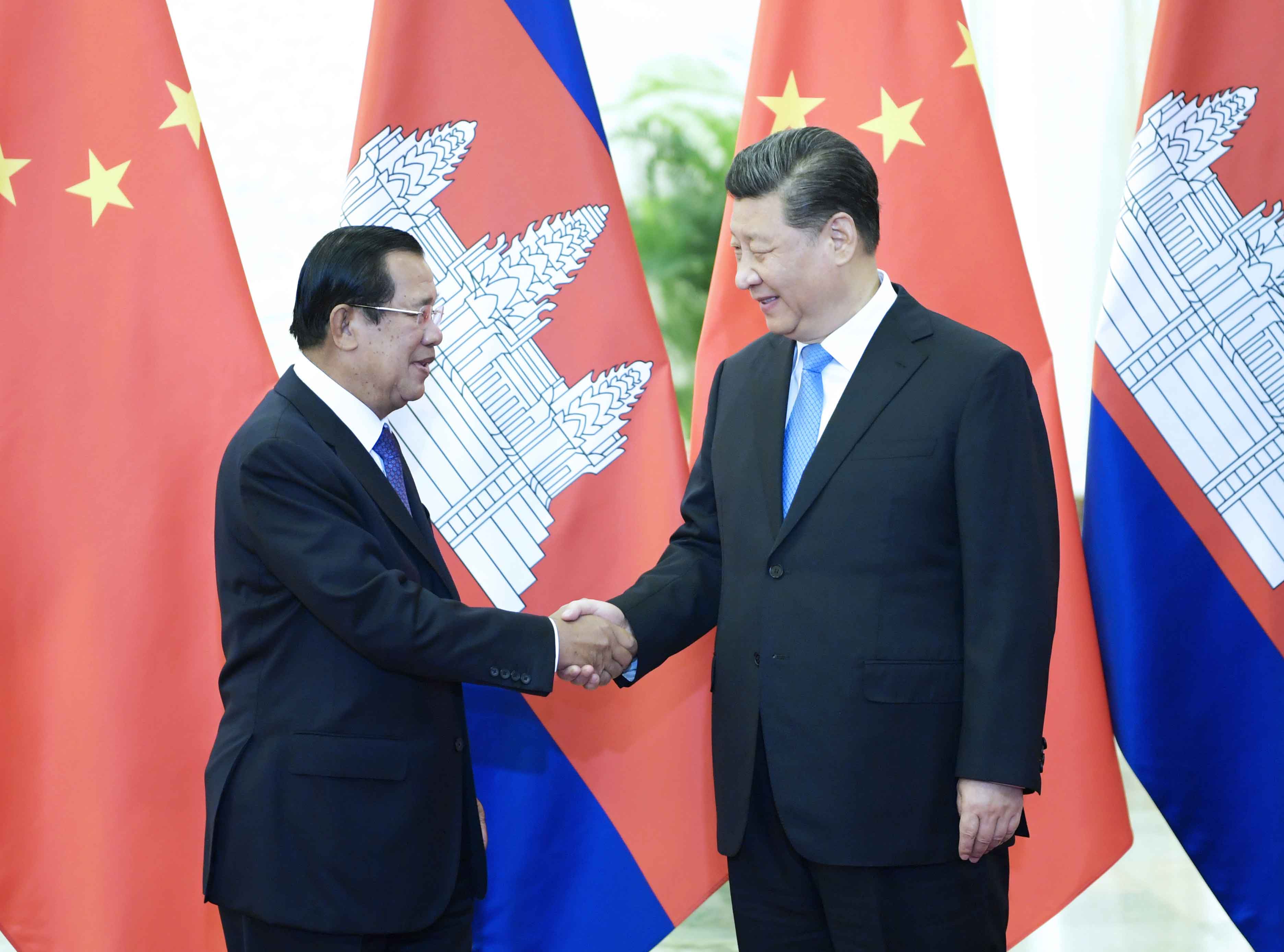 4月29日，国家主席习近平在北京人民大会堂会见柬埔寨首相洪森。