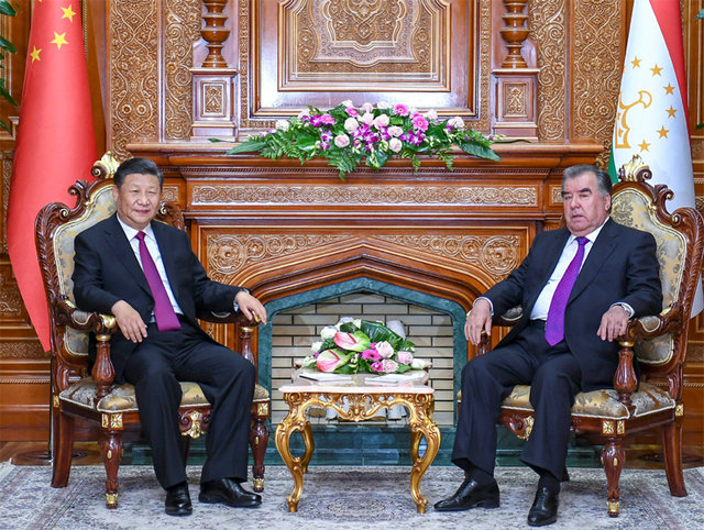 6月15日，国家主席习近平在杜尚别同塔吉克斯坦总统拉赫蒙会谈。新华社记者 谢环驰 摄