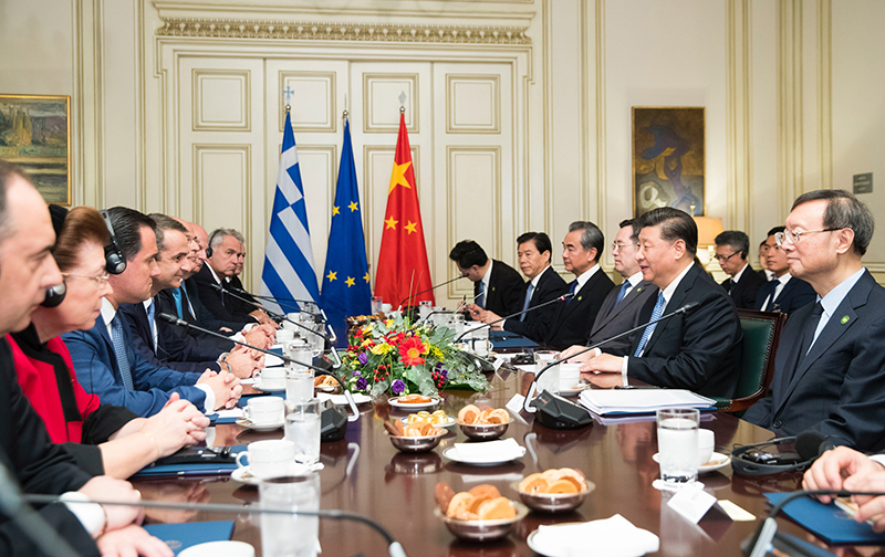当地时间11月11日，国家主席习近平在雅典同希腊总理米佐塔基斯会谈。新华社记者 黄敬文 摄